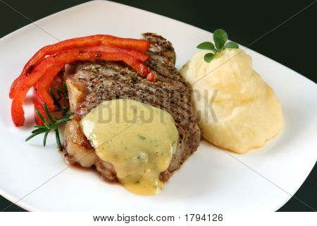 Bearnaise 소스와 스테이크