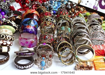 Armbänder Schmuck Schaufenster Shop Schnäppchen Mode