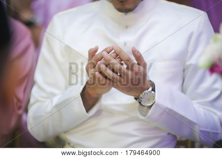 Groom Put His Hand To Pray Doa.