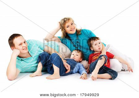 Gruppo di famiglia seduta In Studio