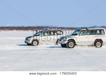 KHABAROVSK RUSSIA - JANUARY 28 2017: Suzuki Escudo vs Mitsubishi Pajero during local championship