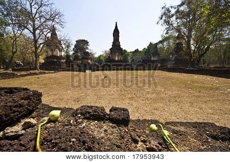 Wat Chedi Chet Thaeo