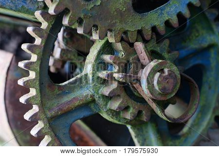 сломанный механизм, старая шестеренка