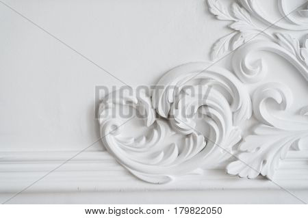 Luxury white wall design bas-relief with stucco mouldings roccoco element.