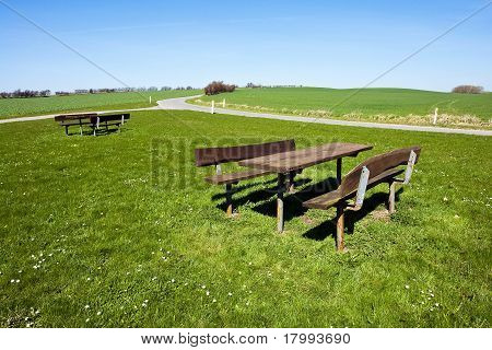 Udendørs picnicbord - perfekte afslappende i naturen