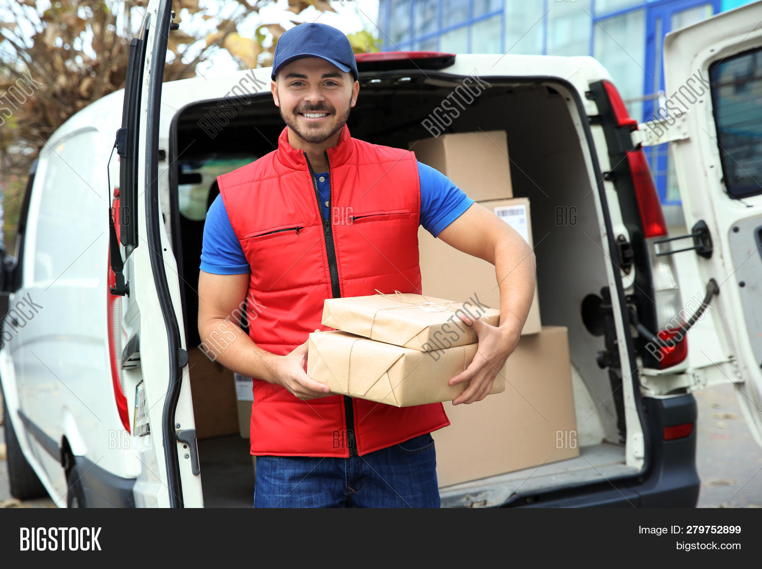 Delivery year. Девушка доставщик. Водитель курьер. Курьеры мультяшные. Маркетинг про доставку.