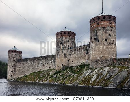 Olavinlinna (olofsborg), The 15th-century Medieval Castle In Savonlinna, Finland