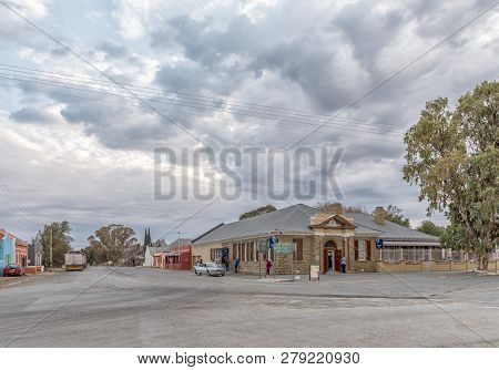 Carnavon, South Africa, September 1, 2018: An Early Morning Street Scene, With A Bank Building And H