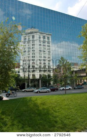 สะท้อนในกระจก 3