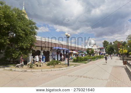 Evpatoria, Crimea, Russia - July 4, 2018: Waterpark U Lukomorye On Gorky Pedestrian Street In The Re