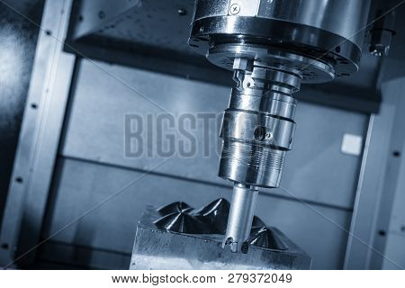 The  Operation Of Cnc Milling Machine .the Cnc Milling Machine Cutting The Mold Part With The Index-
