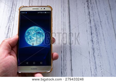 Zhongshan,china-december 4, 2018:mobile Entering The App Of Wechat.