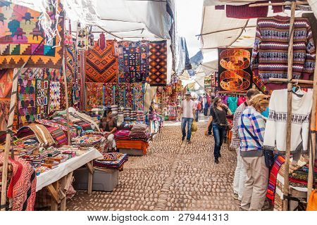 Pisac, Peru - May 22, 2015: Famous Indigenous Market In Pisac, Sacred Valley Of Incas, Peru