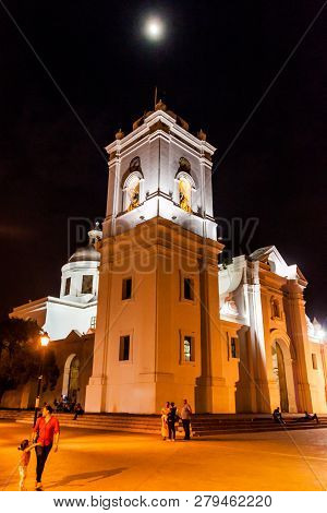 Santa Marta, Colombia - August 25, 2015: Cathedral Of Santa Marta In Th Evening, With The Moon.