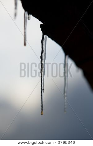 Toit Icicle crépuscule