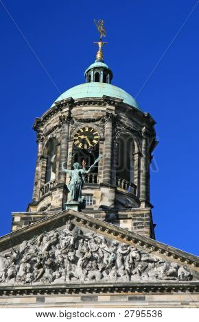 A táj, az utcán, és a csatorna mentén
