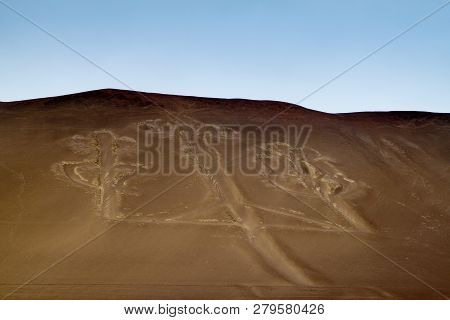Giant Candelabra Carving Candelabra Of The Andes On Paracas Peninsula, Peru