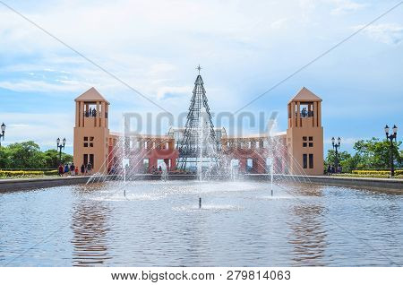 Curitiba - Pr, Brazil - December 16, 2018: Tangua Park (parque Tangua). View Of The Water Fountain A