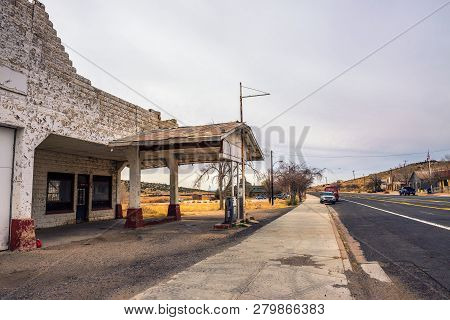 Seligman, Arizona, Usa - January 2, 2018 : Abandoned Gas Station On Historic Route 66 In Seligman, A
