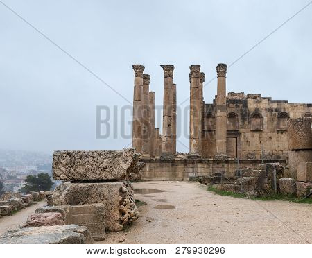 Jerash, Jordan, December 08, 2018 : The Ruins Of Temple Of Zeus In The Great Roman City Of Jerash - 