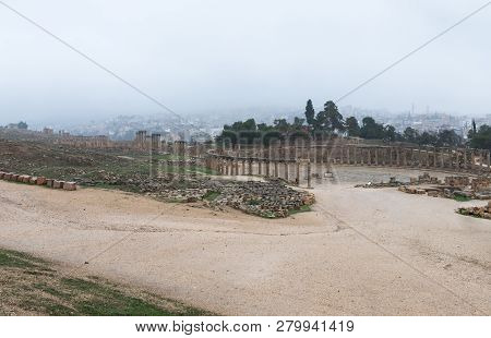 Jerash, Jordan, December 08, 2018 : The Oval Plaza In Ruins Of The Great Roman City Of Jerash - Gera