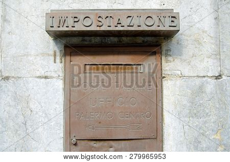 Palermo, Italy - June 16, 2018: Defunct Post Box Outside The Imposing Central Post Office In Palermo