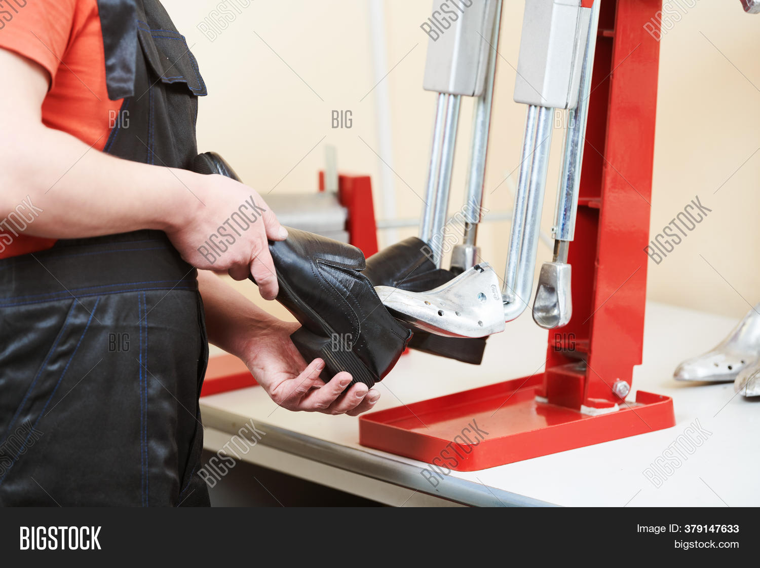 shoe repair stretching near me
