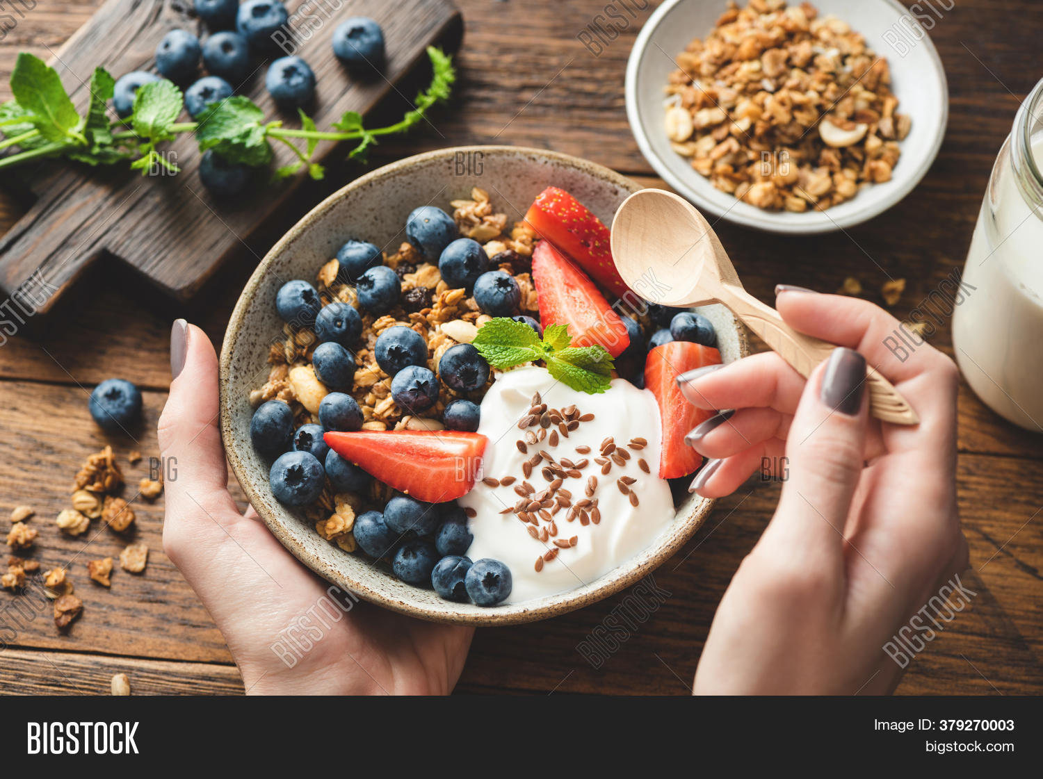 Imagen y foto Eating Granola (prueba gratis) Bigstock