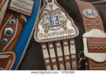 Oktoberfest Pferd Trense augustinerbraeu