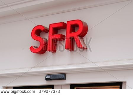 Bordeaux , Aquitaine / France - 07 28 2020 : Sfr Red Text Sign And Store Logo Of French Phone Operat