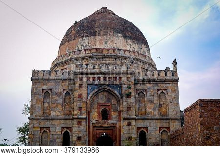 Mughal Architecture Inside Lodhi Gardens, Delhi, India, Arches Inside The The Three-domed Mosque In