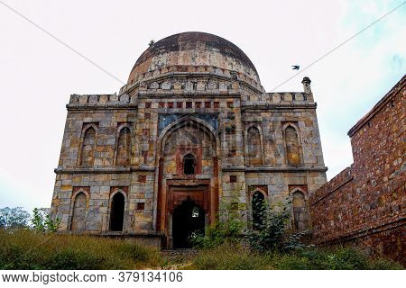 Mughal Architecture Inside Lodhi Gardens, Delhi, India, Arches Inside The The Three-domed Mosque In