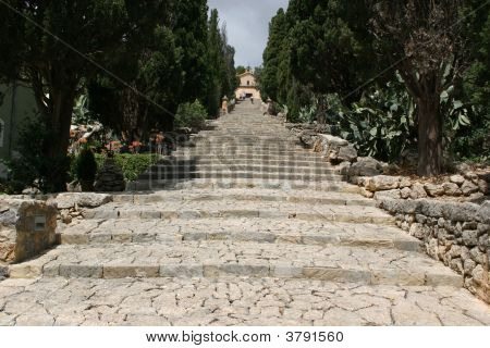 Dlouhé schodiště v Pollenca, Mallorca
