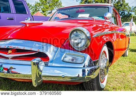 Savannah, Ga / Usa - April 21, 2018: 1955 Studebaker Commander At A Car Show In Savannah, Georgia.