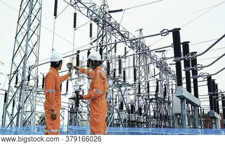 Electrical Engineers Used A Thermometer To Check For Faults In Equipment Sets, Also Known As Prevent