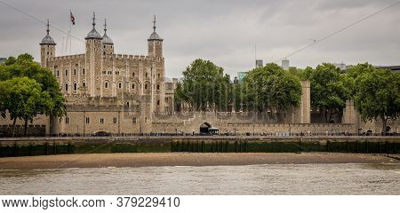 London, United Kingdom - ‎june ‎24, ‎2018: The Tower Of London And River Thames On A Cloudy Summers 