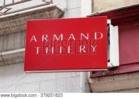 Bordeaux , Aquitaine / France - 07 28 2020 : Armand Thierry Text And Logo Sign On Store Boutique Clo