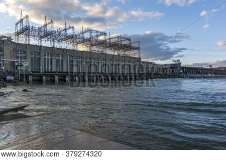 The Sun Is Setting Over The Conowingo Dam, Which Crosses The Susquehanna River In Northeastern Maryl
