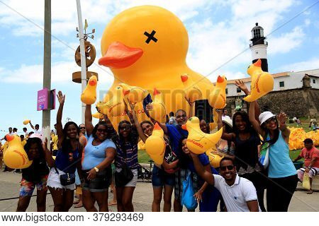 Salvador, Bahia / Brazil - November 29, 2015: Inflatable Duck Symbol Of The Campaign - I Will Not Pa
