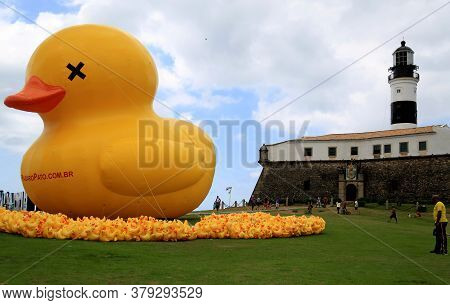 Salvador, Bahia / Brazil - November 29, 2015: Inflatable Duck Symbol Of The Campaign - I Will Not Pa