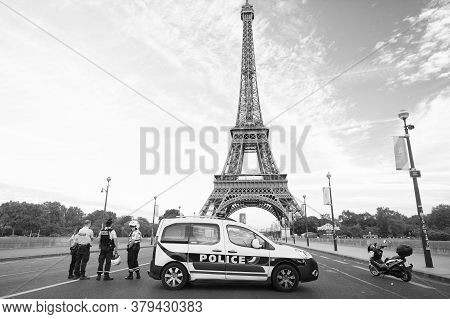 Paris, France - September 29, 2017: Traffic Police Checkpoint On Eiffel Tower Background. Traffic Po