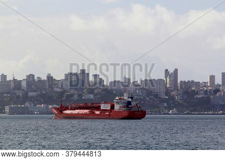 Salvador, Bahia / Brazil - November 3, 2014: Ship Is Seen In The Waters Of Baia De Todos Os Santos, 