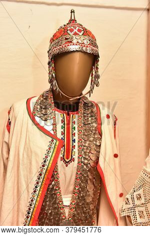 Russia, Yadrinsky District, 20,10,2017 Mannequin In The National Chuvash Suit, Museum Of The Chuvash