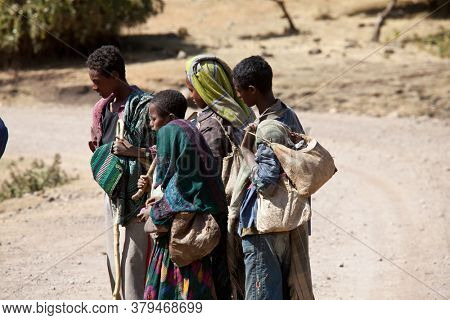 SIMIEN MTNS, ETHIOPIA - JANUARY 12: Ethiopean children are selling crafts in Simien mountains, Ethiopia on January 12, 2010.