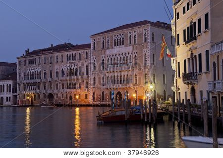 Canal Grande üzerinde gündoğumu