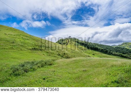 Beautiful Grassland, Prairie In Taoyuan Valley, Caoling Mountain Trail Passes Over The Peak Of Mt. W