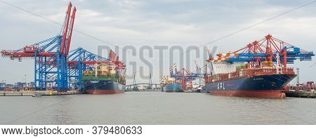 Hamburg, Germany - August 01, 2020: Container Terminal Eurogate Burchardkai In Hamburg, Loading And 