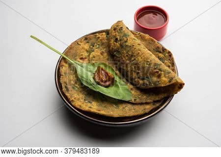 Palak Paratha Or Spinach Flatbread is A Popular Indian Breakfast Menu