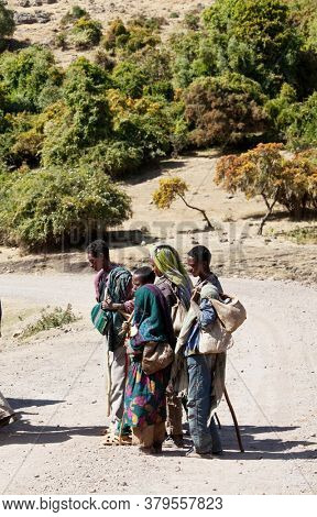 SIMIEN MTNS, ETHIOPIA - JANUARY 12: Ethiopean children are selling crafts in Simien mountains, Ethiopia on January 12, 2010.