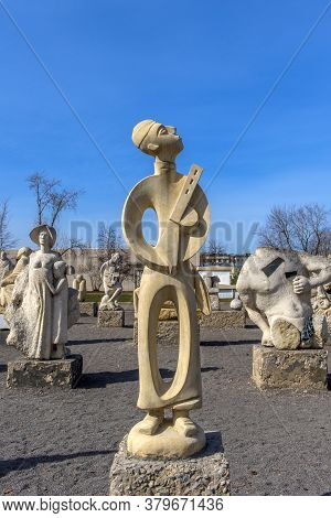 Russia, Moscow 05.04,2019 Sculpture Park Museon, Many White Sculptures Under The Open Sky